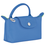Longchamp Le Pliage green pouch with handle in cornflower blue, compact bag made of lightweight nylon fabric.